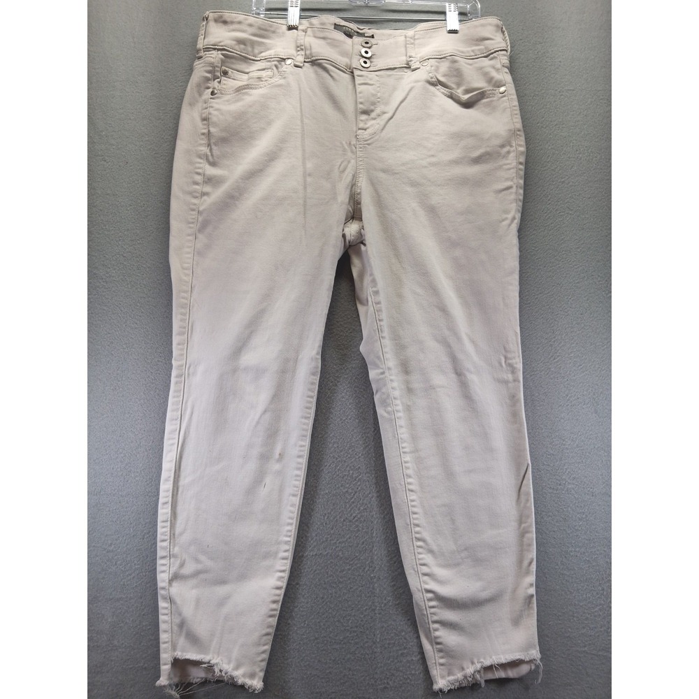 Torrid Women's White Jeans 3 Buttons Skinny Super Soft Jeggings Size 18R